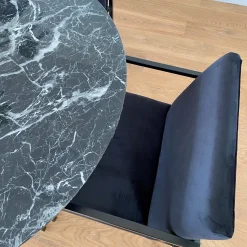 Allie spisebordsstol - Sort velour med armlæn