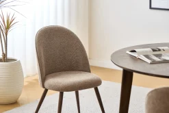 Annika spisebordsstol - sand tekstil med røget egelook
