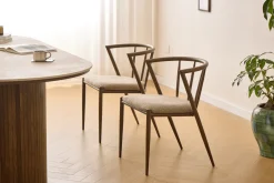 Bella spisebordsstol - Røget egelook med sand polstret sæde