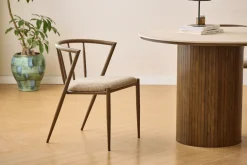 Bella spisebordsstol - Røget egelook med sand polstret sæde