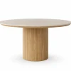 Enzo rundt spisebord med bordplade i beige sten og lamelfod i egetræ Ø120 cm