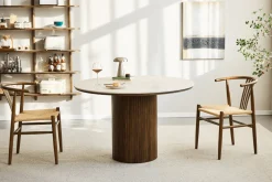 Enzo rundt spisebord med bordplade i beige sten og lamelfod i røget egetræ Ø120 cm