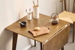 Ezra - Røget Eg klap ud spisebord med tillægsplader i lakeret egefiner - 80/120 x 80 cm