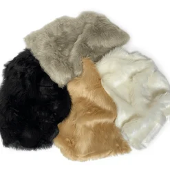 Imiteret langhåret lammeskind i Grå - 65x95 cm