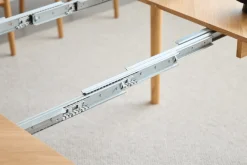 Joshua - Rundt spisebord i natur egefiner med udtræk 120/160/200 cm - Inkl. 2 Tillægsplader