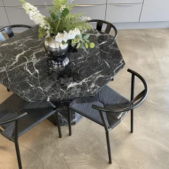 Lagoni - rundt spisebord Ø100 cm i sort marmor look