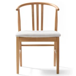 Lizzie spisebordsstol i bøg med polstret sæde i beige