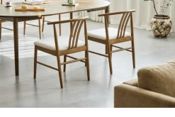 Lizzie spisebordsstol i røget bøg med polstret sæde i beige