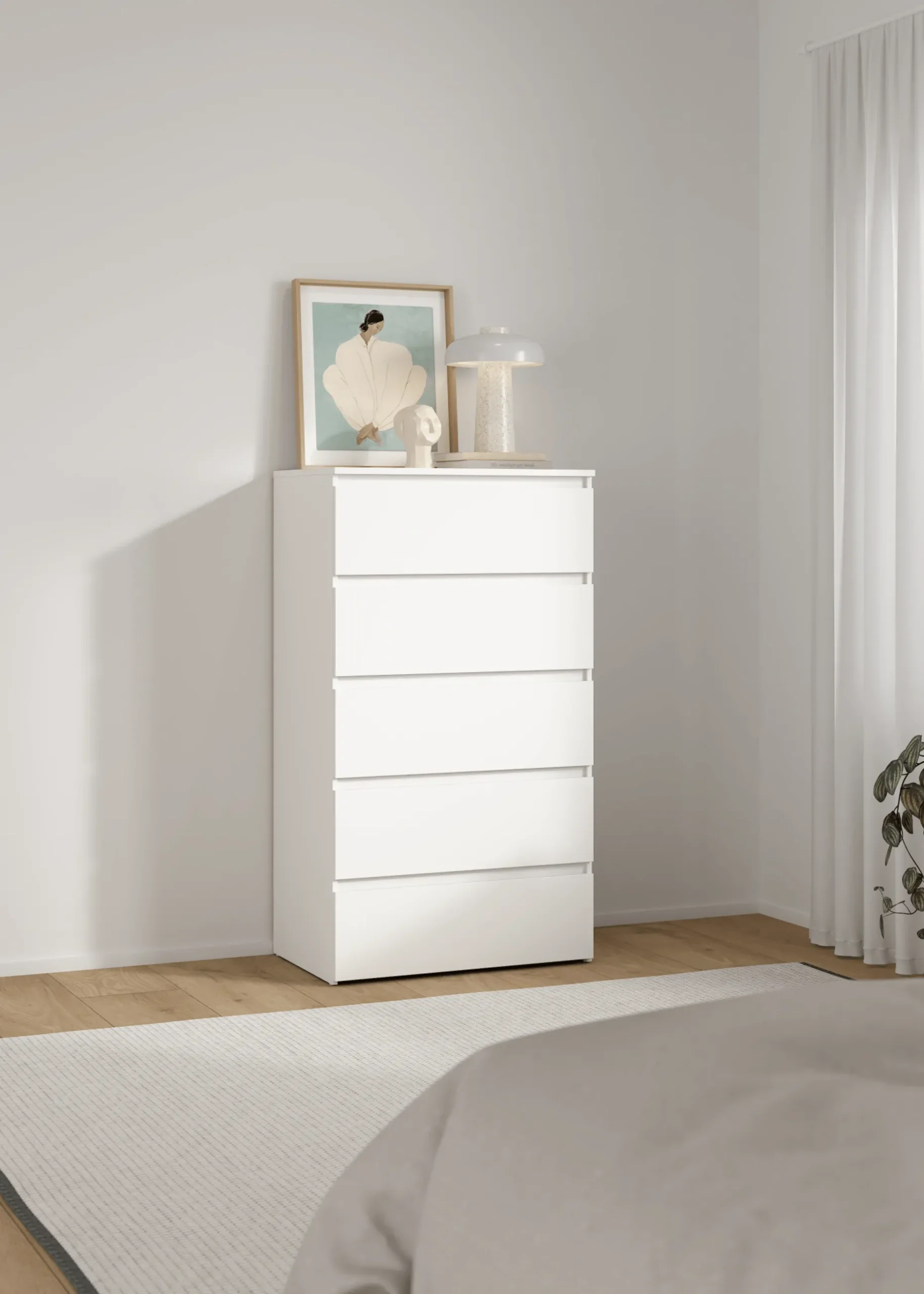 Maise kommode H:114 x B:65 x D:41 cm med 5 skuffer i hvid