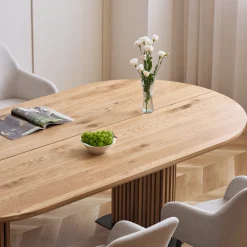 Matteo - Plankebord med lamelfod i olieret/natur massiv eg 240x120x77 cm