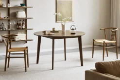 Miles - Rundt spisebord Ø120 cm i røget egefiner med sildebensmønster