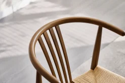 Naomi spisebordsstol i røget bøg med fletsæde