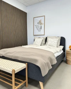 Premium Christian seng i grå 140x200 cm inkl. sengelameller og madrasser