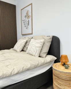 Premium Christian seng i grå 140x200 cm inkl. sengelameller og madrasser