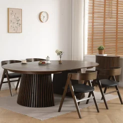 Samantha træstol i røget eg med sort PU sæde