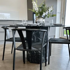 Shila spisebordsstol sort med flet i sort